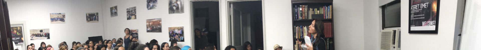 Rebbetzin Kigel Draws Massive Crowd at Emet’s Learning Center